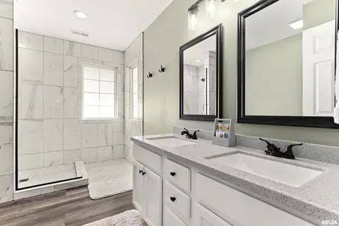 Bath - 2418 W Chase Dr, Dunlap, IL 61525 photo 2 of 5