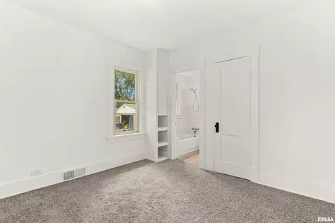 Bedroom - 1013 E Willcox Ave, Peoria, IL 61603 photo 1 of 6