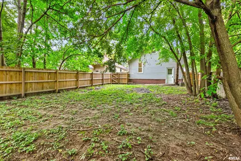 Exterior - 1013 E Willcox Ave, Peoria, IL 61603 photo 6 of 8
