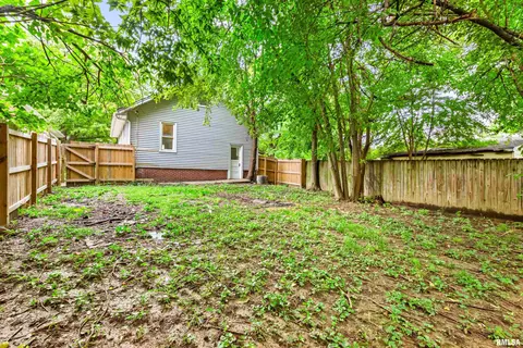 Exterior - 1013 E Willcox Ave, Peoria, IL 61603 photo 7 of 8