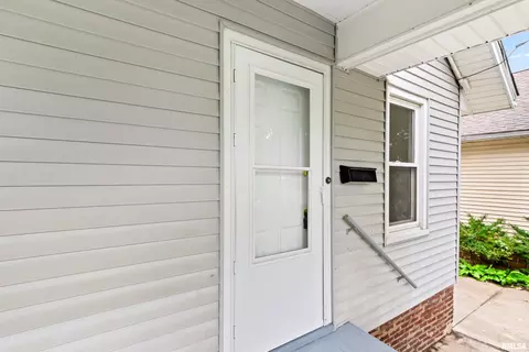 Exterior - 1013 E Willcox Ave, Peoria, IL 61603 photo 3 of 8