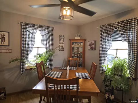 Dining - 1246 E Ash St, Canton, IL 61520 photo 1 of 3