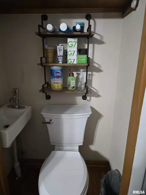 Bath - 1246 E Ash St, Canton, IL 61520 photo 4 of 6