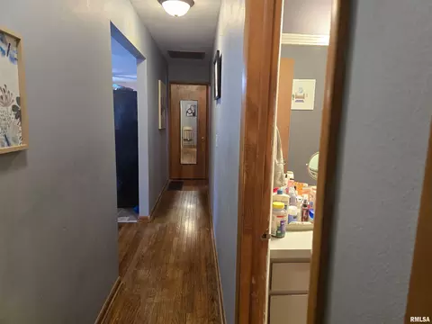 Entry Way - 1246 E Ash St, Canton, IL 61520 photo 4 of 4