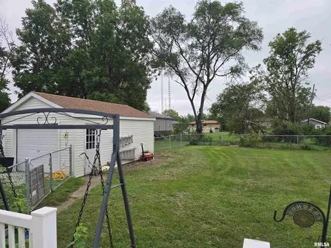 Exterior - 1246 E Ash St, Canton, IL 61520 photo 7 of 9