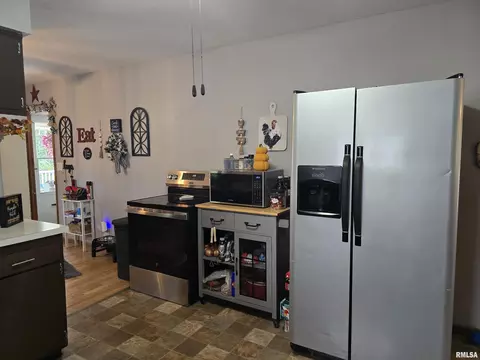 Kitchen - 1246 E Ash St, Canton, IL 61520 photo 3 of 4