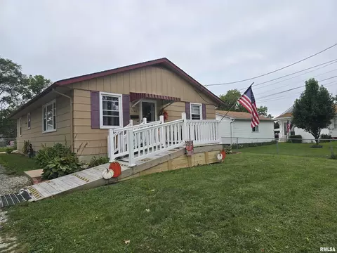 Exterior - 1246 E Ash St, Canton, IL 61520 photo 1 of 9
