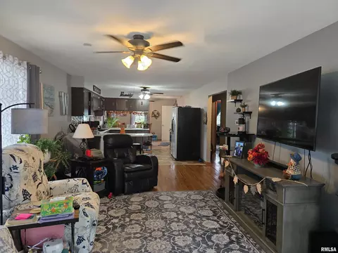 Entry Way - 1246 E Ash St, Canton, IL 61520 photo 1 of 4
