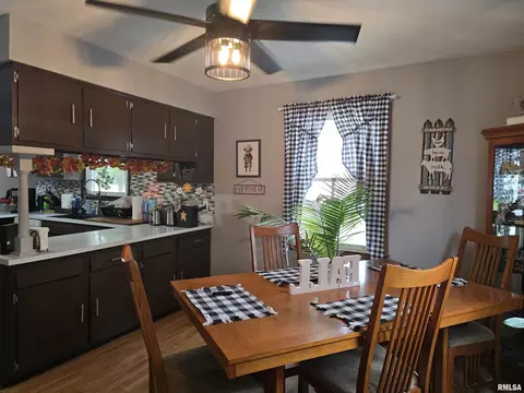 Dining - 1246 E Ash St, Canton, IL 61520 photo 2 of 3