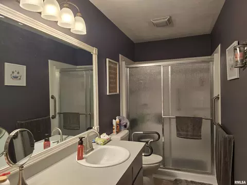 Bath - 1246 E Ash St, Canton, IL 61520 photo 1 of 6
