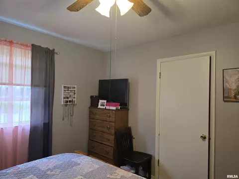 Bedroom - 1246 E Ash St, Canton, IL 61520 photo 4 of 5