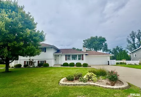 6325 N Greenmont Rd, Peoria, IL 61614