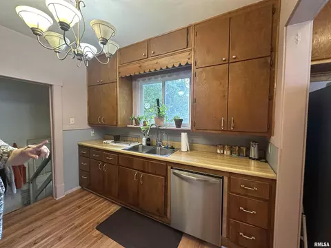 Kitchen - 1920 Edith St, Murphysboro, IL 62966 photo 2 of 4