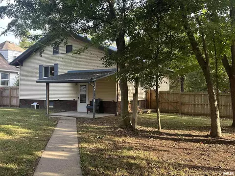 Exterior - 1920 Edith St, Murphysboro, IL 62966 photo 7 of 9