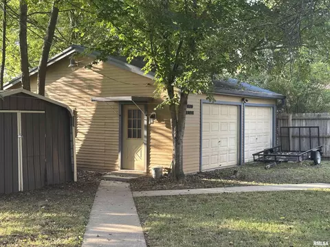 Exterior - 1920 Edith St, Murphysboro, IL 62966 photo 5 of 9