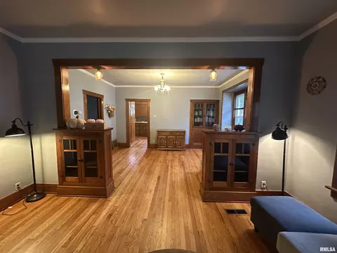 Living - 1920 Edith St, Murphysboro, IL 62966 photo 1 of 3