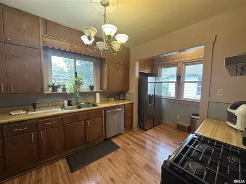Kitchen - 1920 Edith St, Murphysboro, IL 62966 photo 3 of 4