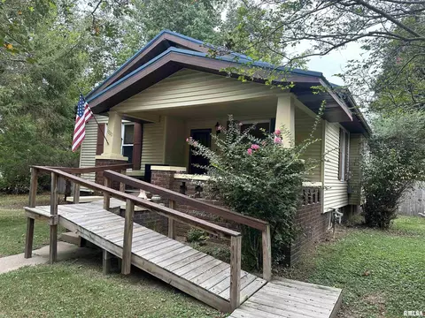 Exterior - 1920 Edith St, Murphysboro, IL 62966 photo 2 of 9