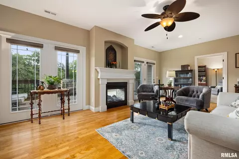 Living - 114 Eagle Rdg, Washington, IL 61571 photo 2 of 4