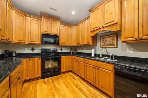 Kitchen - 114 Eagle Rdg, Washington, IL 61571 photo 2 of 3