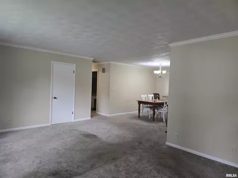 Living - 216 Gettysburg Dr, Canton, IL 61520 photo 1 of 2