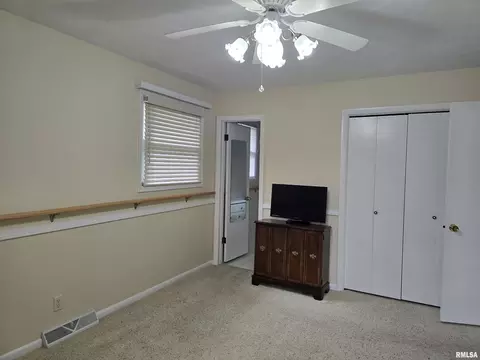 Bedroom - 216 Gettysburg Dr, Canton, IL 61520 photo 4 of 10