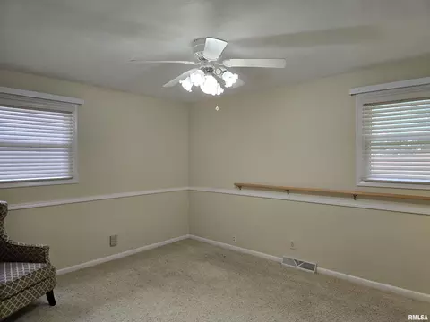 Bedroom - 216 Gettysburg Dr, Canton, IL 61520 photo 7 of 10