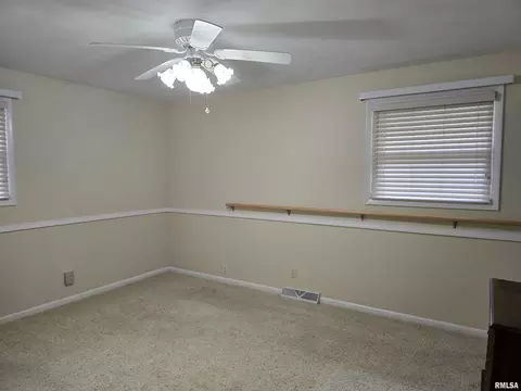 Bedroom - 216 Gettysburg Dr, Canton, IL 61520 photo 3 of 10