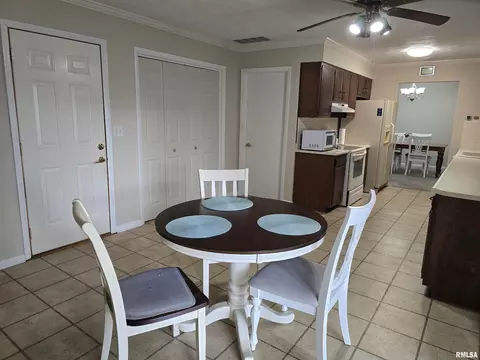 Dining - 216 Gettysburg Dr, Canton, IL 61520 photo 6 of 6