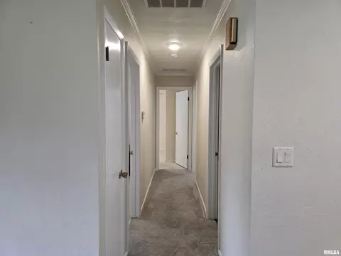 Entry Way - 216 Gettysburg Dr, Canton, IL 61520 photo 1 of 1