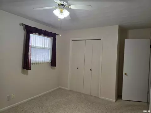 Bedroom - 216 Gettysburg Dr, Canton, IL 61520 photo 8 of 10
