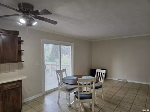 Dining - 216 Gettysburg Dr, Canton, IL 61520 photo 4 of 6