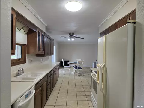 Kitchen - 216 Gettysburg Dr, Canton, IL 61520 photo 1 of 9