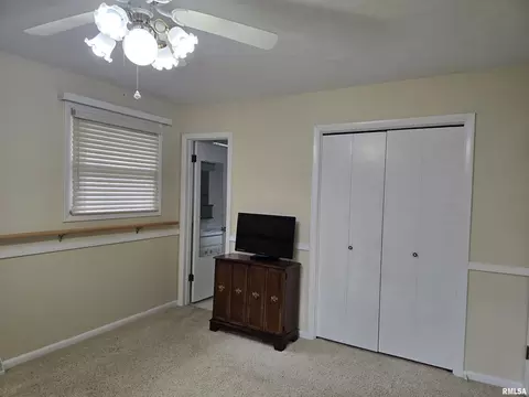 Bedroom - 216 Gettysburg Dr, Canton, IL 61520 photo 5 of 10