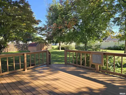 Exterior - 216 Gettysburg Dr, Canton, IL 61520 photo 7 of 10