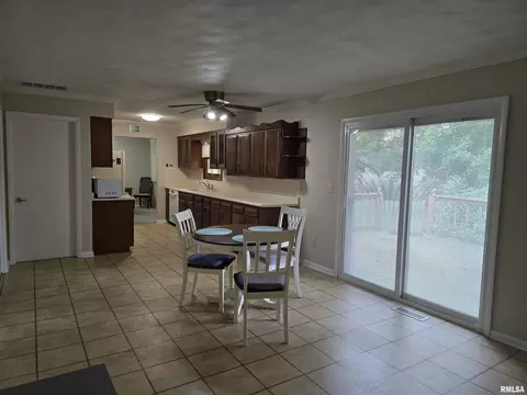 Kitchen - 216 Gettysburg Dr, Canton, IL 61520 photo 4 of 9
