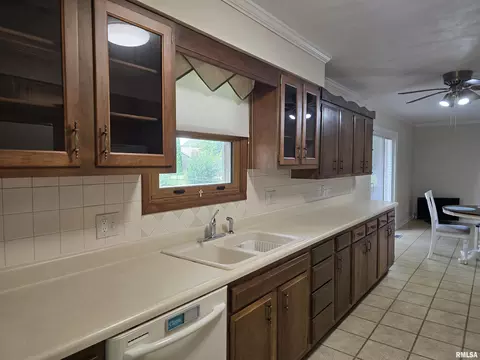 Kitchen - 216 Gettysburg Dr, Canton, IL 61520 photo 9 of 9