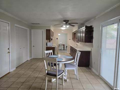 Dining - 216 Gettysburg Dr, Canton, IL 61520 photo 5 of 6