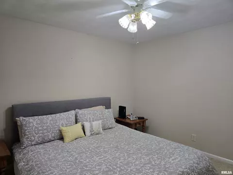 Bedroom - 216 Gettysburg Dr, Canton, IL 61520 photo 2 of 10