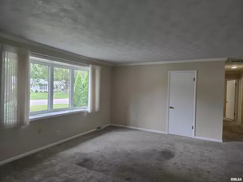 Living - 216 Gettysburg Dr, Canton, IL 61520 photo 2 of 2