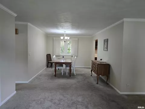 Dining - 216 Gettysburg Dr, Canton, IL 61520 photo 1 of 6