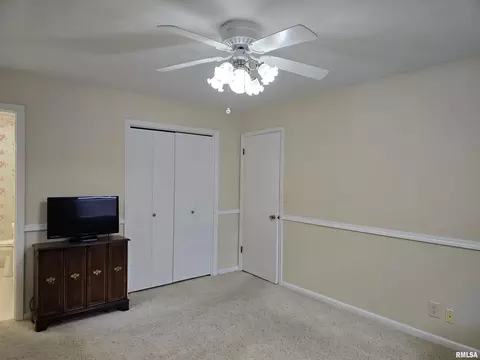 Bedroom - 216 Gettysburg Dr, Canton, IL 61520 photo 6 of 10