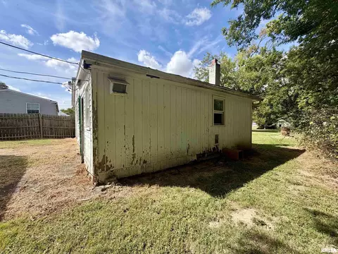 Exterior - 1104 Taylor St, Eldorado, IL 62930 photo 6 of 6