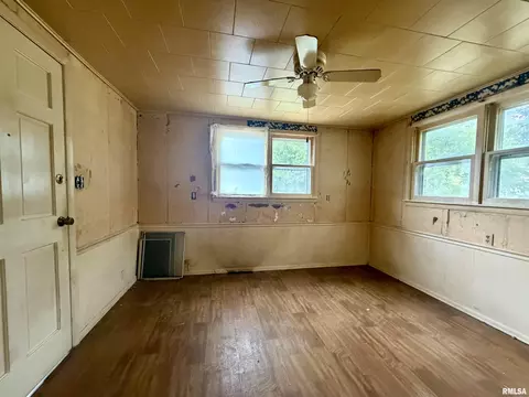 Other - 1104 Taylor St, Eldorado, IL 62930 photo 3 of 3