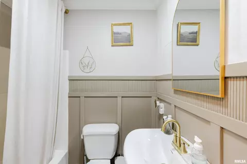 Bath - 805 E Marshall St, Marion, IL 62959 photo 6 of 6