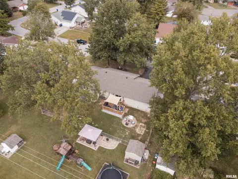 View/Area - 805 E Marshall St, Marion, IL 62959 photo 2 of 2