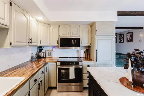 Kitchen - 805 E Marshall St, Marion, IL 62959 photo 2 of 5