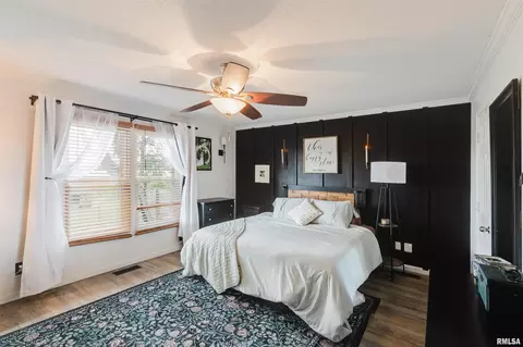Bedroom - 805 E Marshall St, Marion, IL 62959 photo 1 of 5