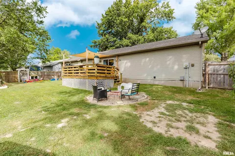 Exterior - 805 E Marshall St, Marion, IL 62959 photo 5 of 7