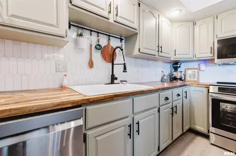 Kitchen - 805 E Marshall St, Marion, IL 62959 photo 4 of 5
